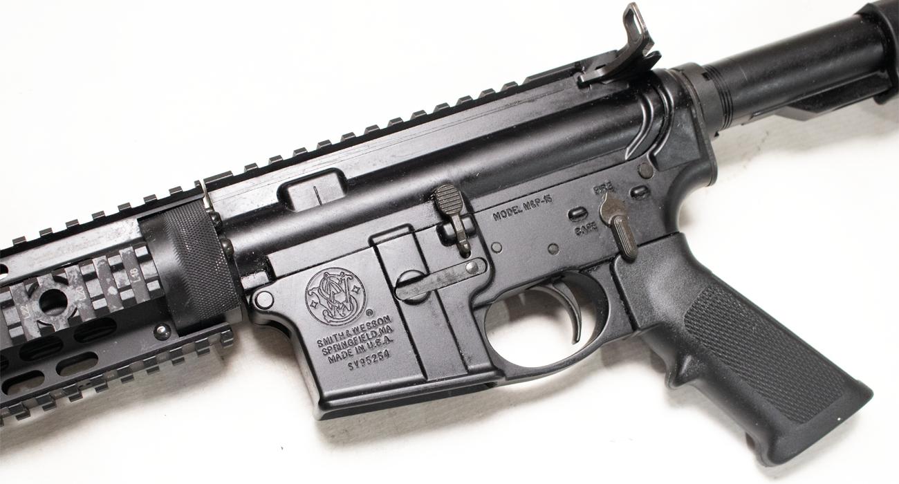 SMITH AND WESSON M&P-15 5.56mm Police Trade-In Semi-Auto Rifle with Extended Latch Charging Handle (Magazine Not Included)